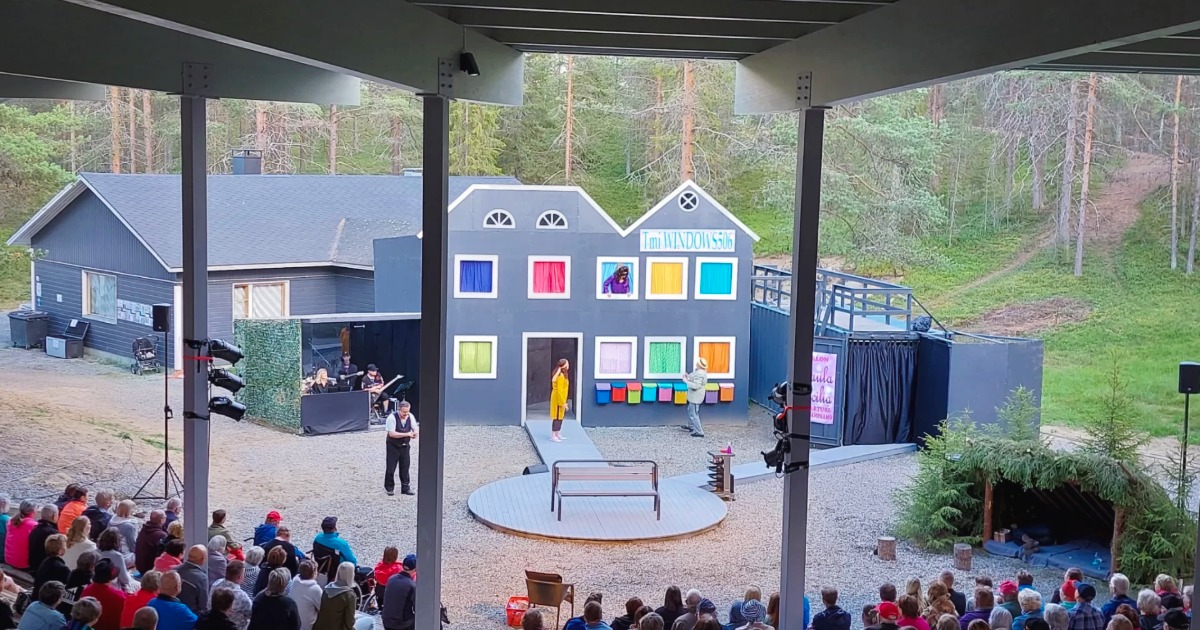 Kuvassa Helikummun teatterialue